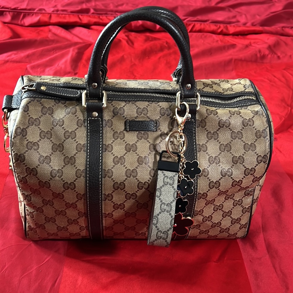 Authentic GUCCI Duffle Bag GG  Leather/wallet  Gucci Vintage Wallet/ small spot! - Picture 16 of 16
